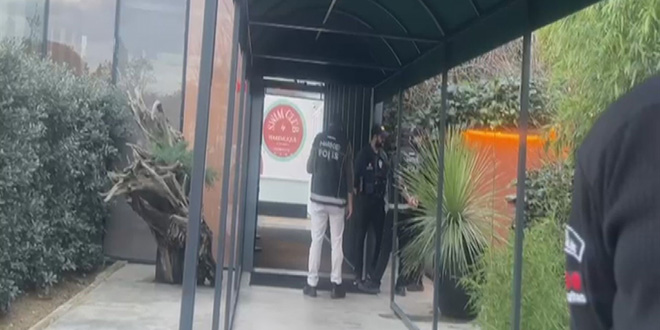 Be�ikta�'ta �nl�lerin gitti�i spor salonuna polis bask�n�