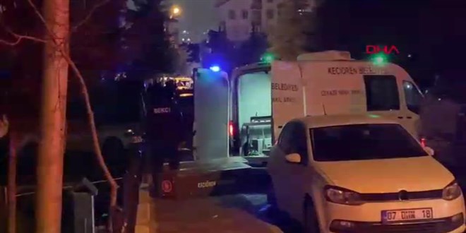 Annesi, k�z� ve e�ini �ld�ren adam intihar etti