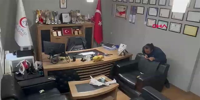 Sa�l�k �al��an�, kendi kendine yapt��� Heimlich manevras� ile hayata tutundu: o anlar kamerada