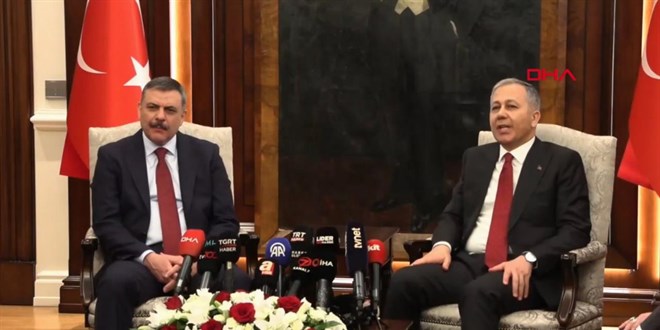 ��i�leri Bakanl���'nda devir teslim t�reni: Yerlikaya, �ift�i'yi kar��lad�