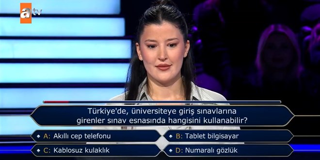 T�rkiye'de, �niversiteye giri� s�navlar�na girenler s�nav esnas�nda hangisini kullanabilir?