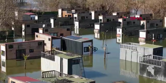 Uluabat G�l� �evresinde su alt�nda kalan evler dronla g�r�nt�lendi