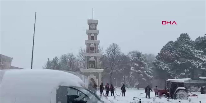 Erzincan'da kardan 524 k�y yolu kapand�