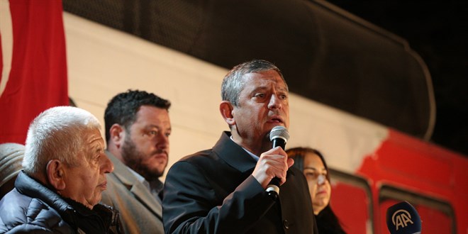 �zel'den Tanju �zcan a��klamas�: Yaln�z de�ildir, sahipsiz de�ildir