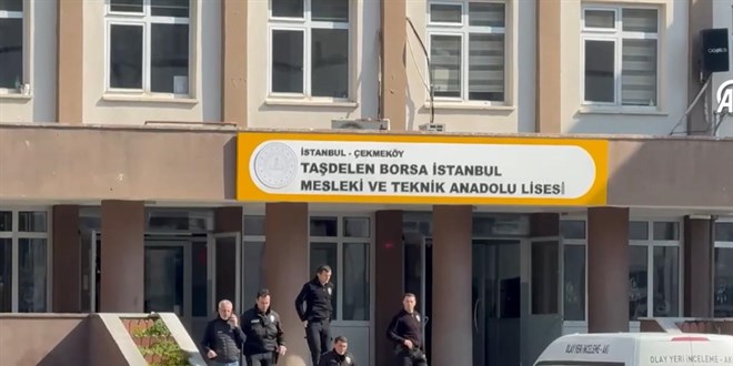 �stanbul'da lisede b��akl� sald�r�: �ki ��retmen ve bir ��renci yaral�