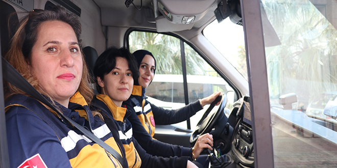 Sirenlerin ard�ndaki kad�n g�c�: Antalya 112'de 3 kad�n, tek hedef!