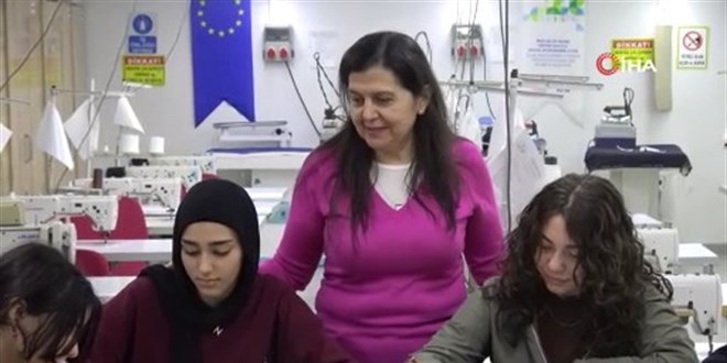 Mezun oldu�u lisede 30 y�ld�r ��retmenlik yap�yor