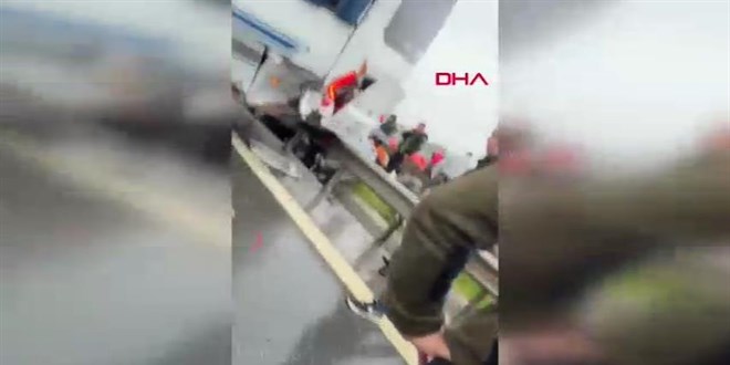 Kuzey Marmara Otoyolu'nda polis servisi kazas�: 1 �ehit, 16 yaral�