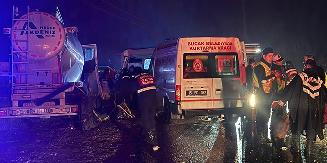 Tar�m i��ilerini ta��yan minib�s ile t�r �arp��t�: 7 �l�