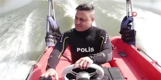 Hem Polis, hem de futbol hakemi: 20 y�l� a�k�nd�r iki mesle�i bir arada yap�yor