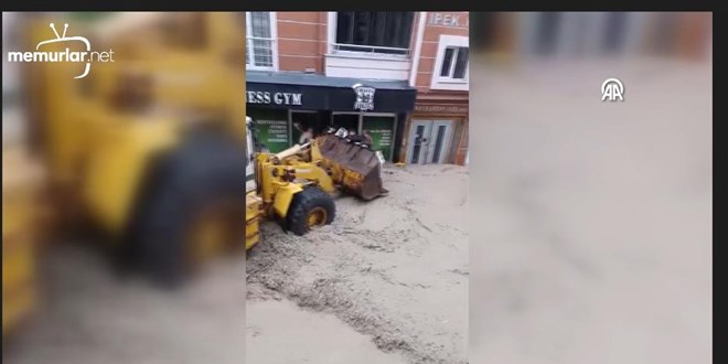 �� makinesi operat�r� Havza'daki selde 30 ki�iyi kurtard�