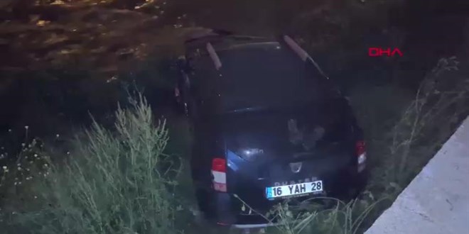 Otomobil dereye savruldu, s�r�c� arac� b�rak�p gitti