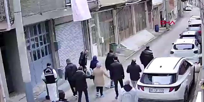 'Polis memuru e�inin cesedini nacakla 15 par�aya b�len kad�n, kan s��ramas�n diye etrafa po�et sermi�'