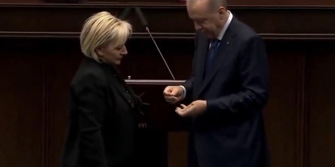 CHP'den istifa eden Nimet �zdemir AK Parti'ye kat�ld� -2-