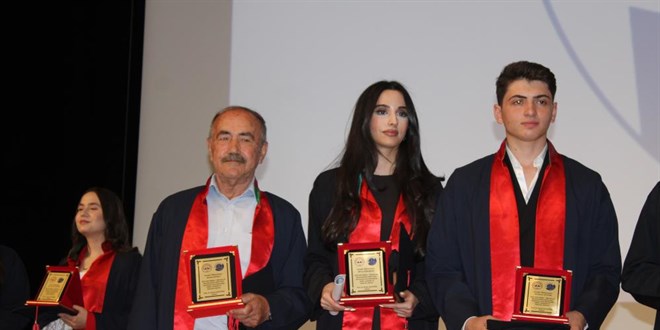 Emekli ��retmenin azmi! 79 ya��nda avukat oldu