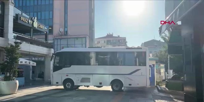 �zmit Belediyesi'ne operasyon: Belediye Ba�kan� H�rriyet ve e�i g�zalt�nda