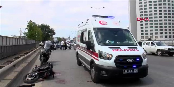 �mraniye'de park halindeki TIR'a �arpan motosikletli polis yaraland�