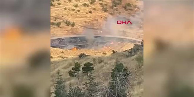 Ankara'da a�a�l�k alandaki yang�n�n ��k�� an� kamerada