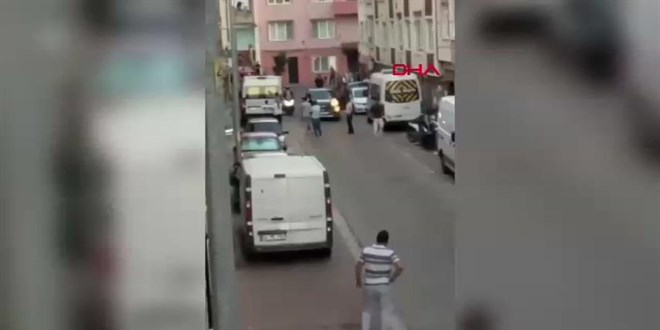 Kom�ular�n keserli, yumruklu kavgas� kamerada