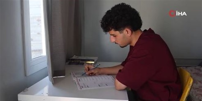 18 metrekarelik konteynerde ders �al��arak t�p fak�ltesini kazand�
