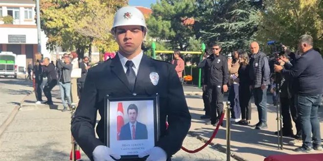 Silahla vurulmu� halde bulunan vali yard�mc�s�n�n cenazesi memleketine u�urland�
