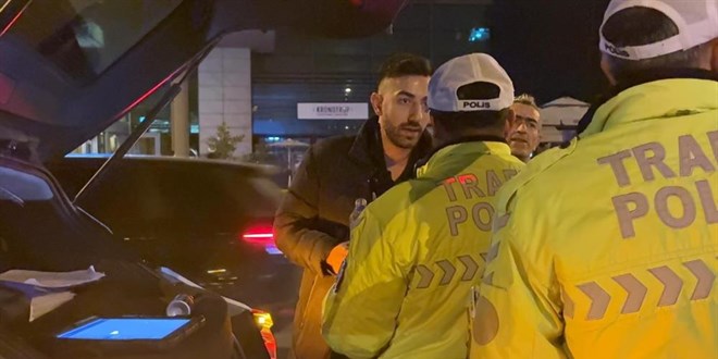 'Te�kilat m�s�n�z' diyen alkoll� s�r�c�ye polisten anlaml� cevap