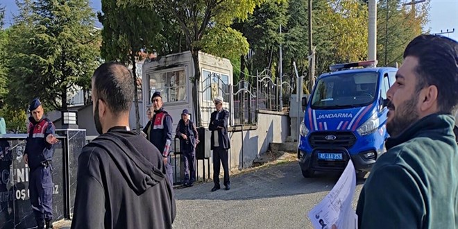 Lasti�i patlayan otomobildeki 3 aday�, KPSS'ye jandarma ekipleri yeti�tirdi