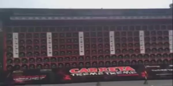 200 hoparl�rden ��kan sesin etkisi!