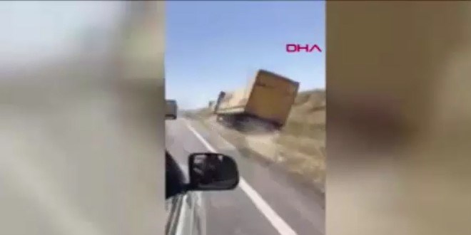 �of�r direksiyon ba��nda kalp krizi ge�irdi, t�r devrildi