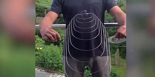 �zlerkerken dikkat! Hipnotize edebilir!