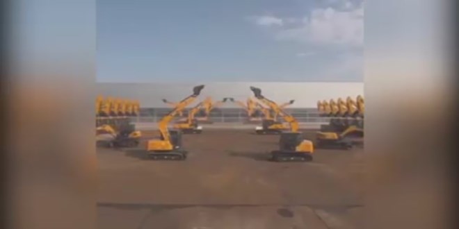 'Erik Dal�' oynayan i� makineleri