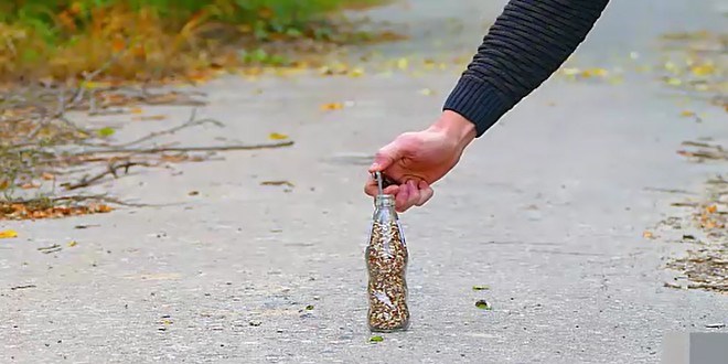 Cam �i�enin i�ine doldurulan 1000 kibrit yak�l�rsa!