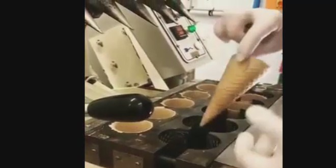 Dondurma k�lah� b�yle �retiliyor!