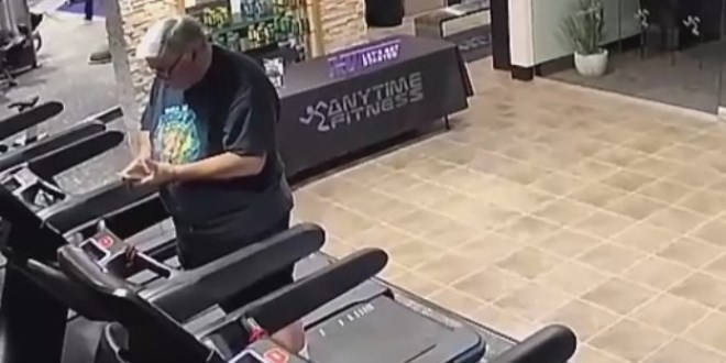 Ko�u band�nda spor yapan adama araba �arpt�