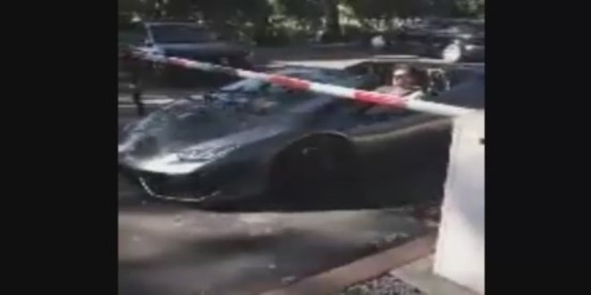 Lamborghini ile bariyer alt�ndan b�yle ge�ti
