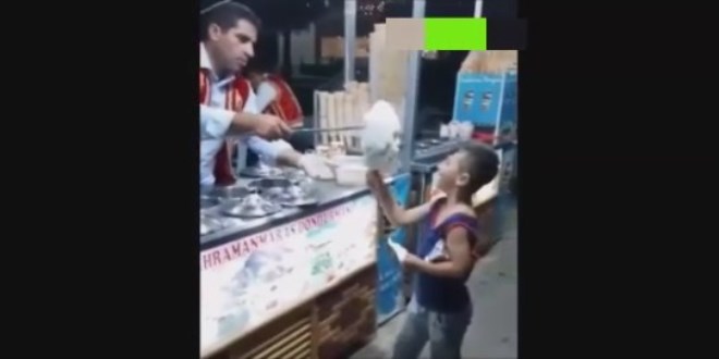 Mara� dondurmac�s� dondurmay� b�yle murdar etti