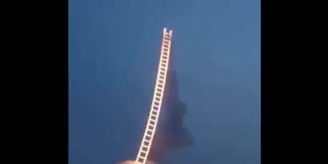 G�ky�z�ne uzanan merdiven!