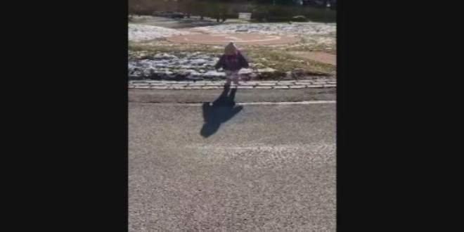 Kendi g�lgesinden korkan ufakl�k