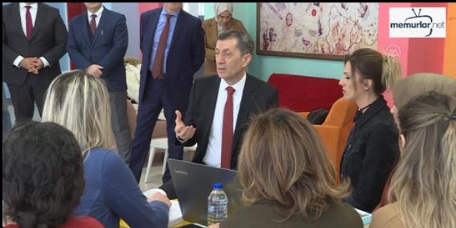 Uzaktan e�itimde ilk dersi Bakan Sel�uk verecek