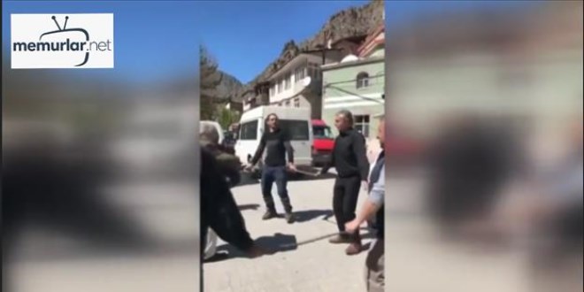 Artvin'de sosyal mesafeyi koruyarak horon teptiler