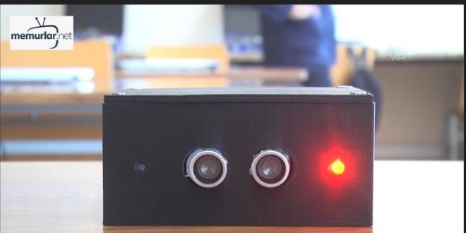 Kovid-19'u yenen ��retmen ile ��rencileri sosyal mesafeyi �l�en cihaz �retti