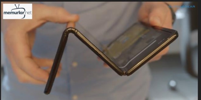 Yeni nesil ��e katlanan telefon
