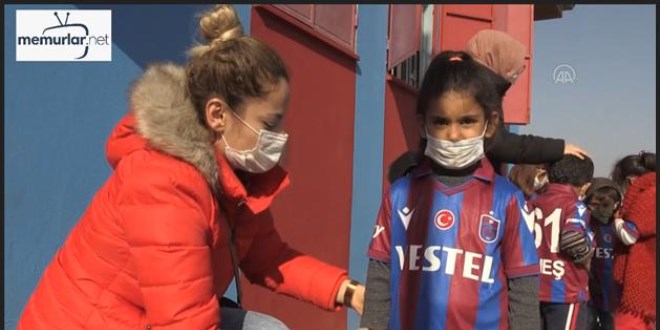 Diyarbak�r'daki bordo-mavili tak�m taraftar� ��rencilere forma