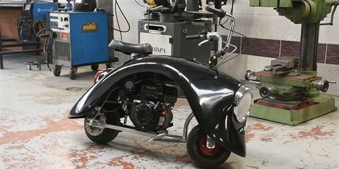 �ki arkada� 'Kaplumbike' ad�n� verdikleri �zg�n tasar�ml� motosiklet �retti