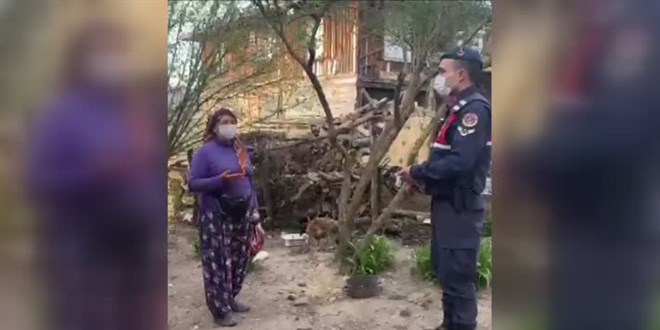 Malzeme getiren jandarma personeline t�rk� ile te�ekk�r etti