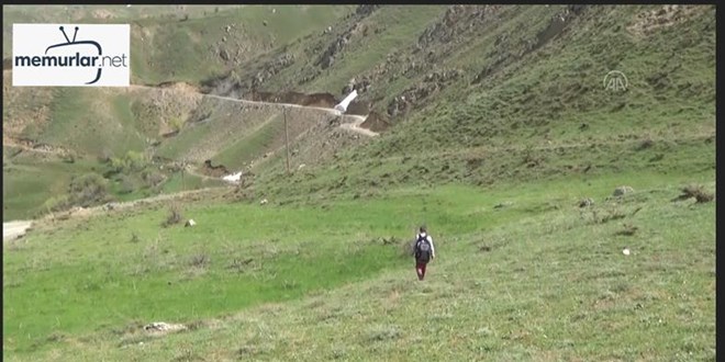 Hakkarili �sa, uzaktan e�itim i�in her g�n 2 kilometre y�r�yor