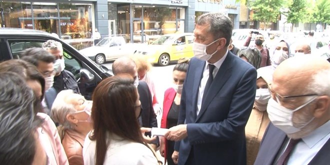 Bakan Sel�uk'tan  ek atama isteyen anneye cevap