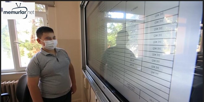 ��rencilerin karne heyecan� dijital ortamda