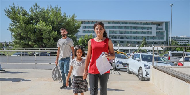 Melek �pek �niversite s�nav�na girdi