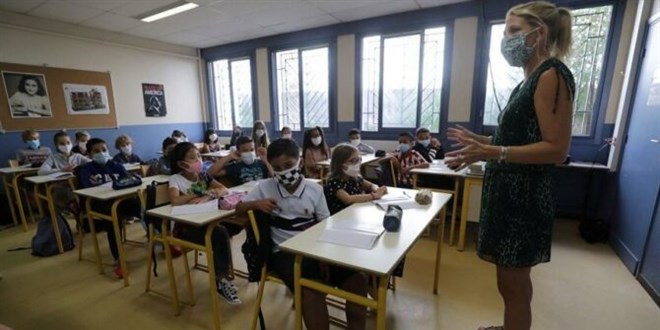 Bilim Kurulu �yesi: ��renciyle temasl� t�m gruplar �ift doz a�� olmal�